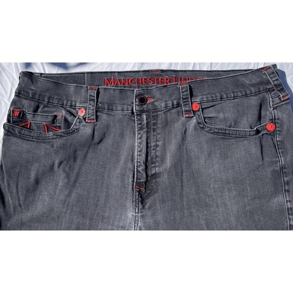 TRUE RELIGION Men’s Jean Sz 42 Manchester United Ricky Relaxed Red Embroidered - Picture 15 of 16